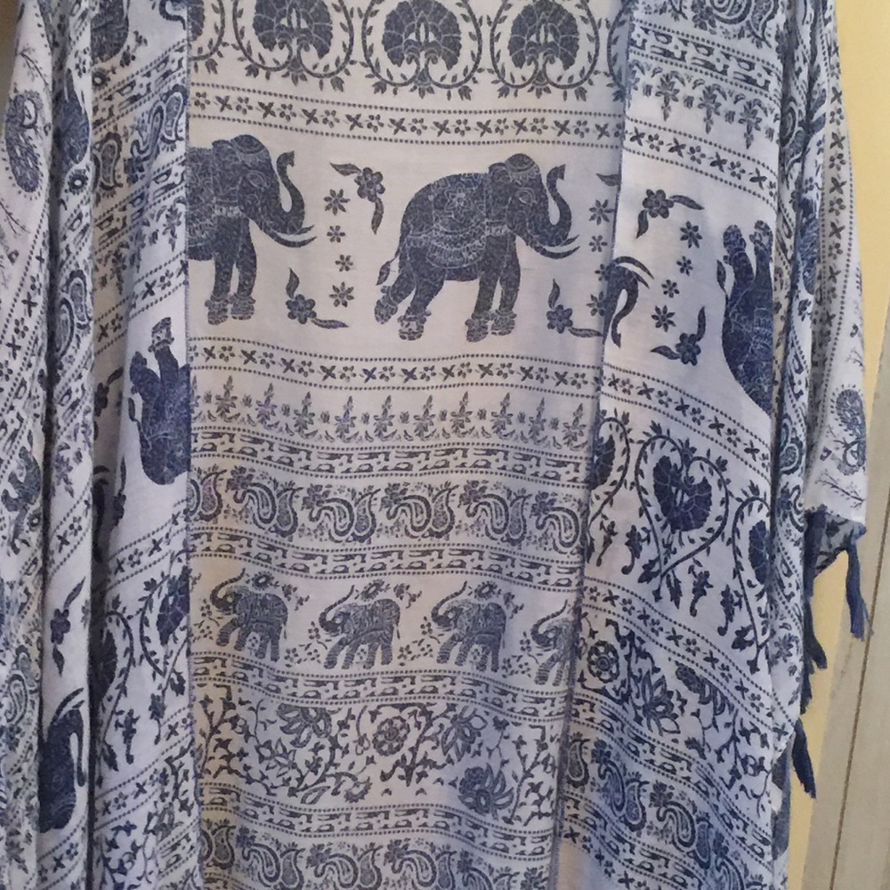 NWOT Navy & white elephant thin kimono